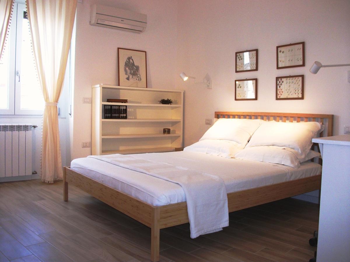 Bright Apartment Cagliari Bagian luar foto