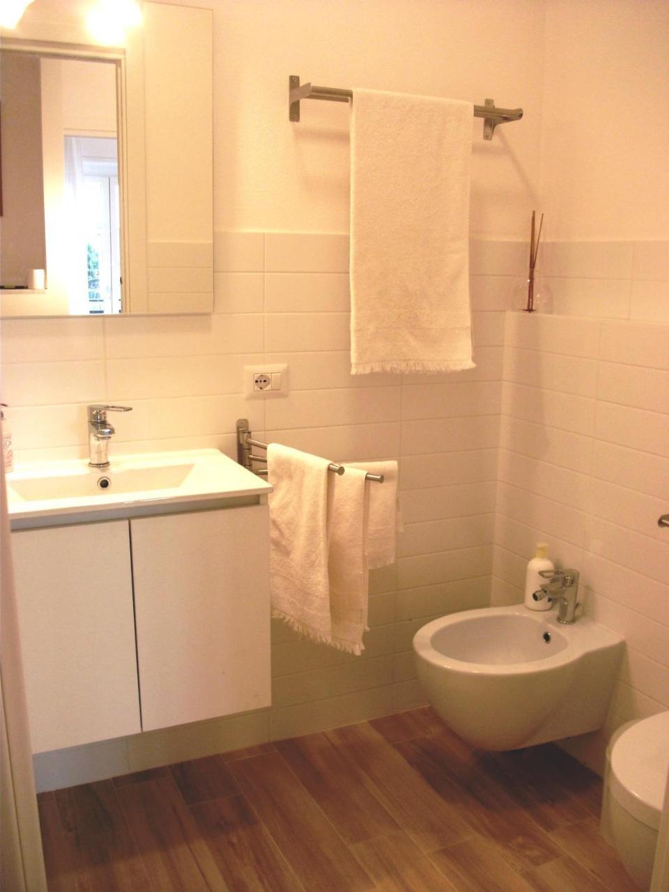 Bright Apartment Cagliari Bagian luar foto