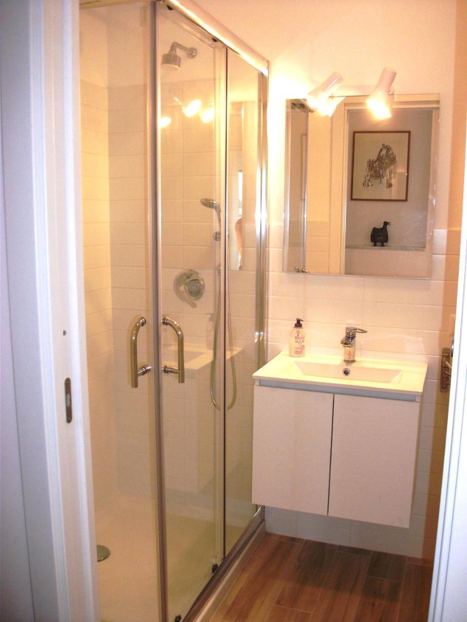 Bright Apartment Cagliari Bagian luar foto
